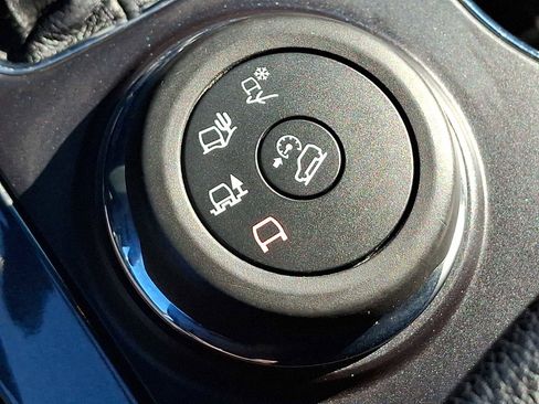 Used 2018 Ford Explorer XLT w/ Equipment Group 202A image 32