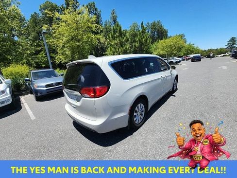 Used 2019 Chrysler Pacifica Touring Plus w/ Advanced Safetytec Group FWD image 15