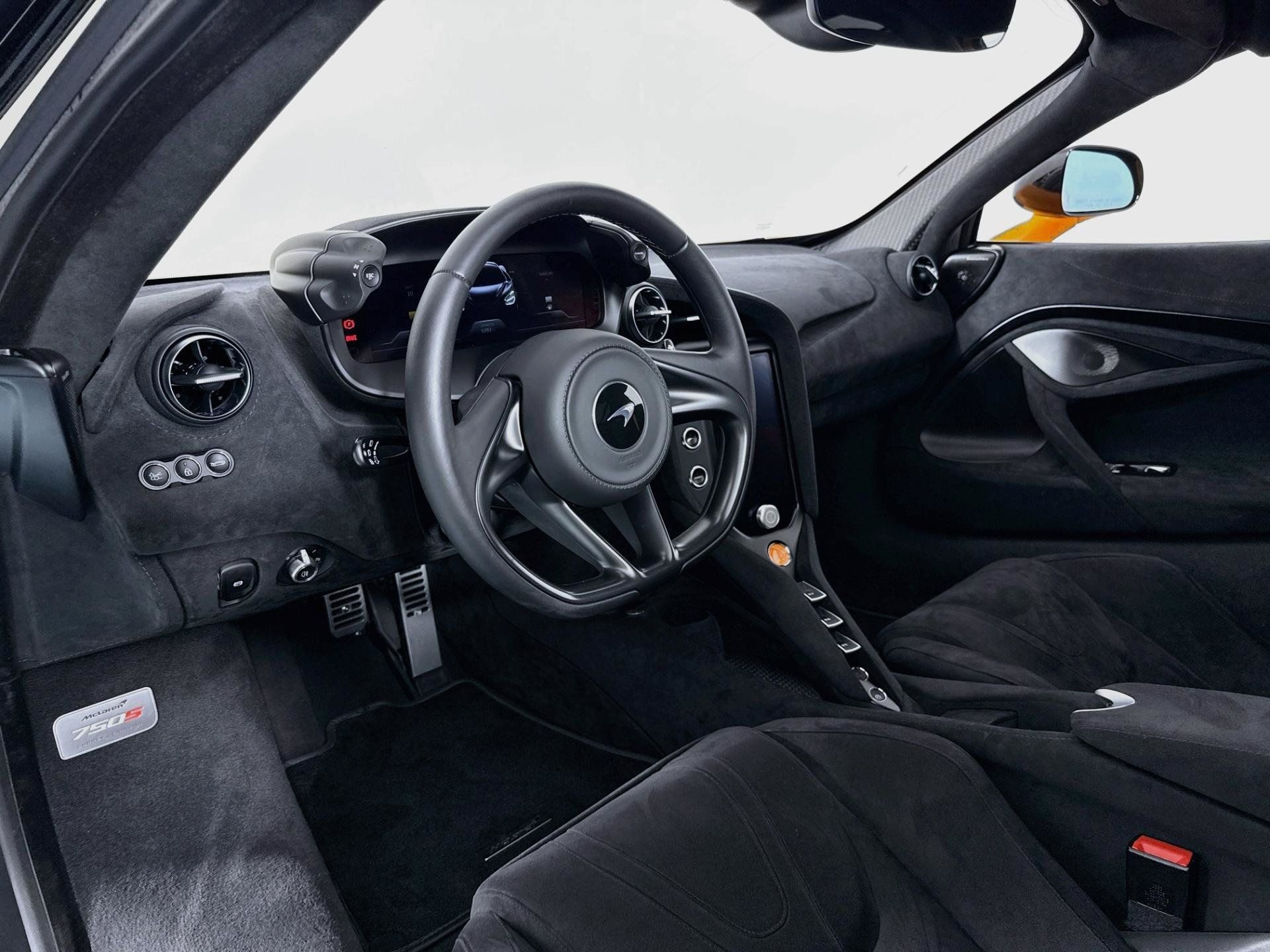 Used 2025 McLaren 750S RWD image 9