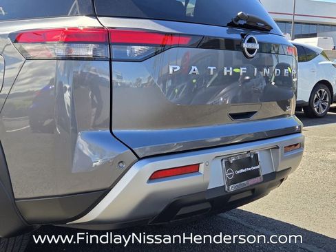 Used 2025 Nissan Pathfinder SL image 5