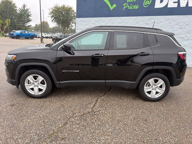 Used 2022 Jeep Compass Latitude w/ Convenience Group AWD/4WD image 2