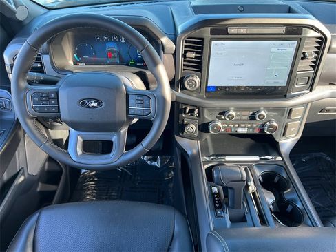 Used 2025 Ford F150 Lariat w/ Equipment Group 501A Mid image 9