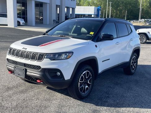 Certified 2025 Jeep Compass Trailhawk AWD/4WD image 4