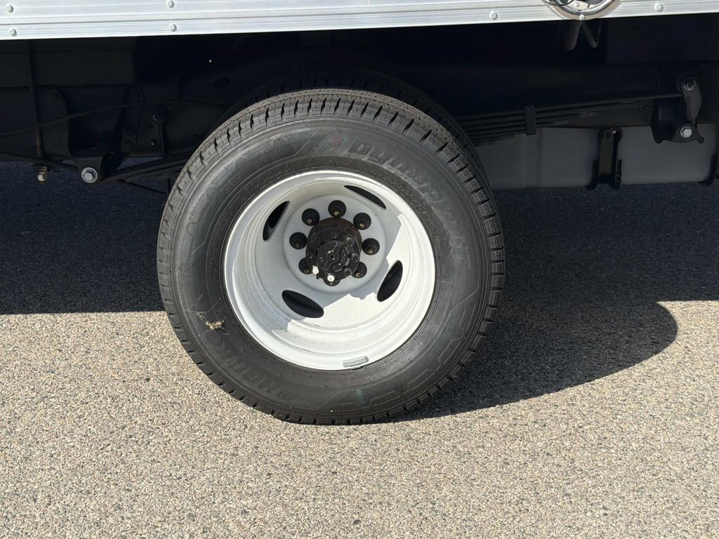 New 2027 Ford E-450 and Econoline 450 Super Duty w/ Interior Upgrade Package RWD image 9