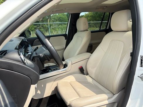 Used 2022 Mercedes-Benz GLB 250 w/ Premium Package image 20