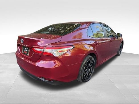 Used 2018 Toyota Camry LE FWD image 5