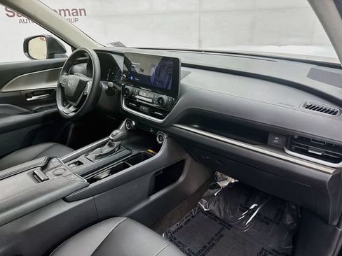Used 2024 Toyota Grand Highlander AWD image 30