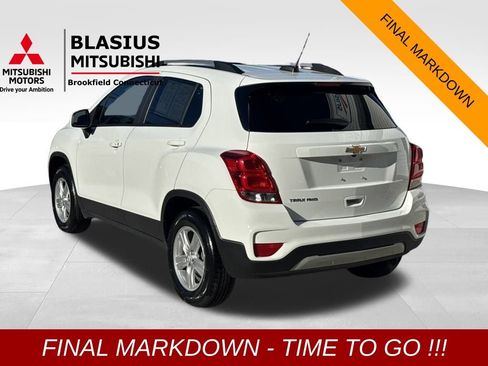 Used 2022 Chevrolet Trax LT w/ LT Convenience Package image 6