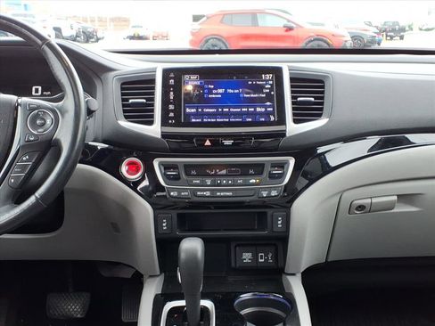Used 2017 Honda Ridgeline RTL-E image 10