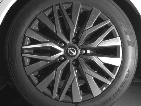 Used 2025 Nissan Altima 2.5 SV FWD image 14