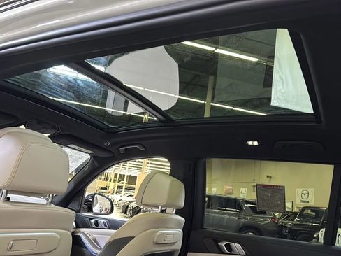 Used 2023 BMW X7 xDrive40i w/ M Sport Package AWD/4WD image 30