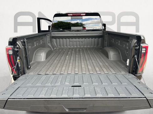 Used 2024 GMC Sierra 2500 AT4 w/ AT4 Preferred Package AWD/4WD image 12