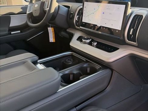 New 2026 Ford Expedition Active image 20