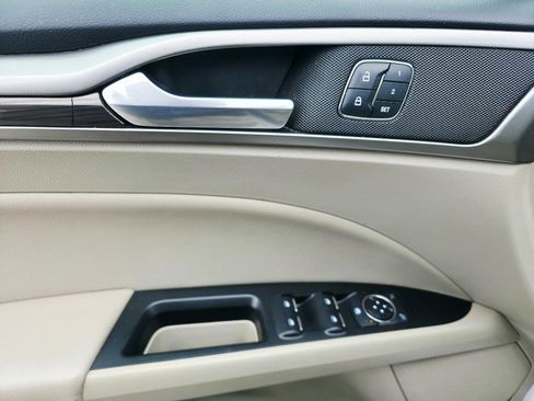 Used 2018 Ford Fusion SE w/ Fusion SE Technology Package image 21