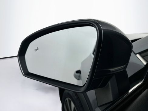 Used 2024 Volkswagen Taos SE FWD image 16