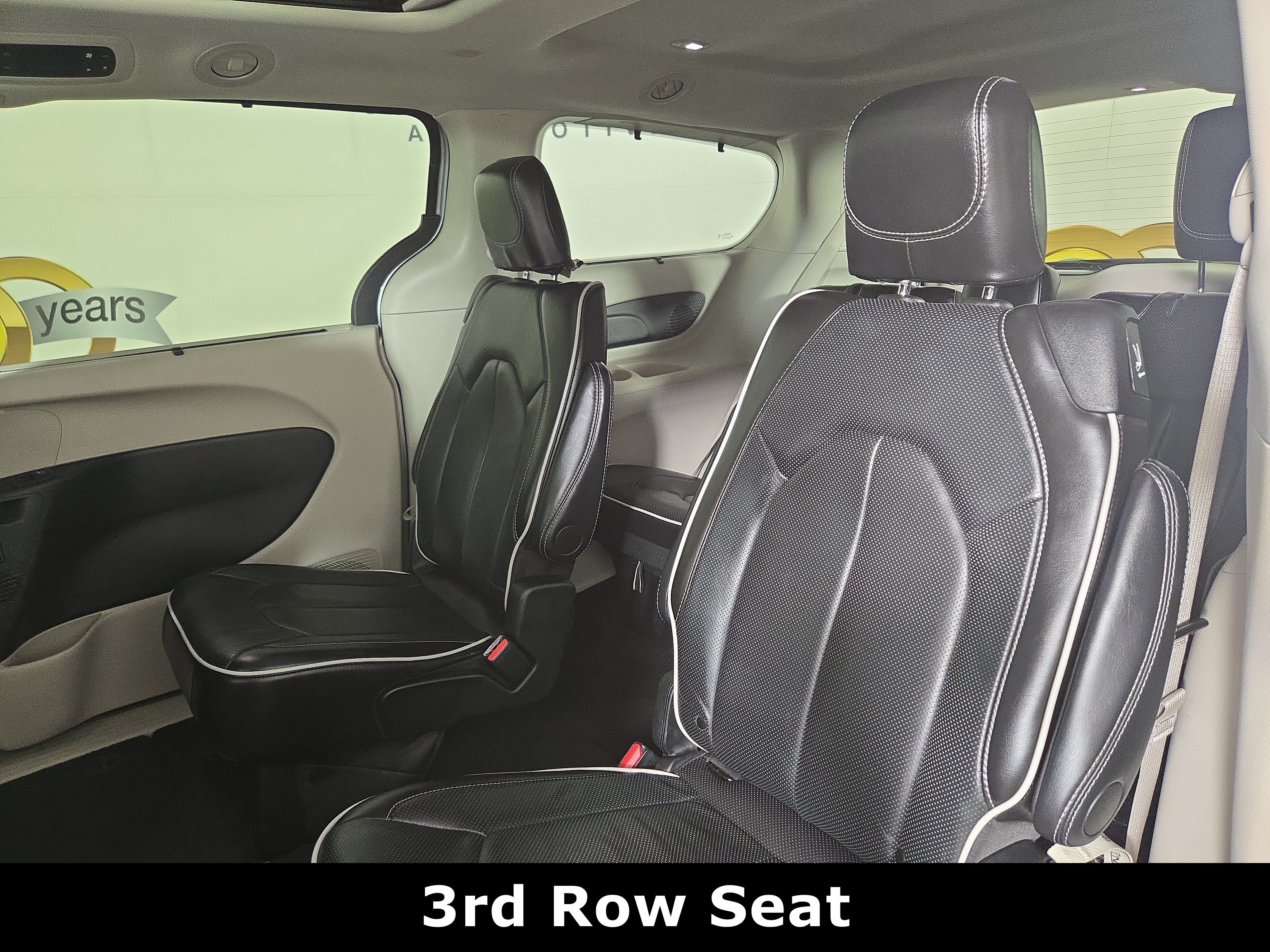 Used 2024 Chrysler Pacifica Limited FWD image 12