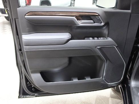 New 2026 GMC Sierra 1500 SLE image 16