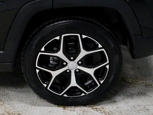 Used 2024 Jeep Compass Limited image 18