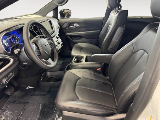 New 2026 Chrysler Pacifica Select AWD/4WD image 9