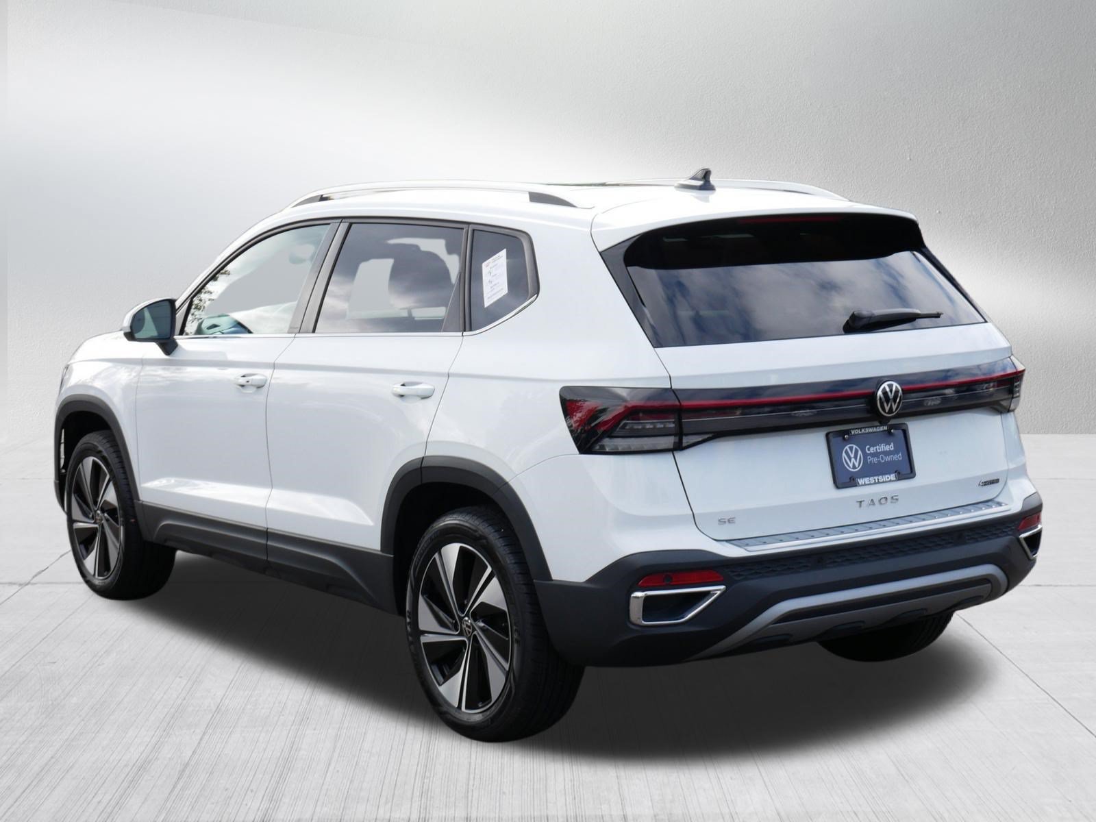 Certified 2025 Volkswagen Taos SE w/ Panoramic Sunroof Package AWD/4WD image 5