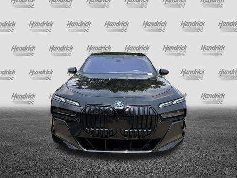 Certified 2023 BMW i7 xDrive60 AWD/4WD image 3
