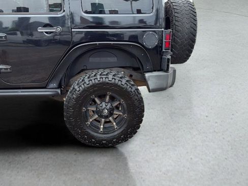 Used 2015 Jeep Wrangler Unlimited Sahara AWD/4WD image 17