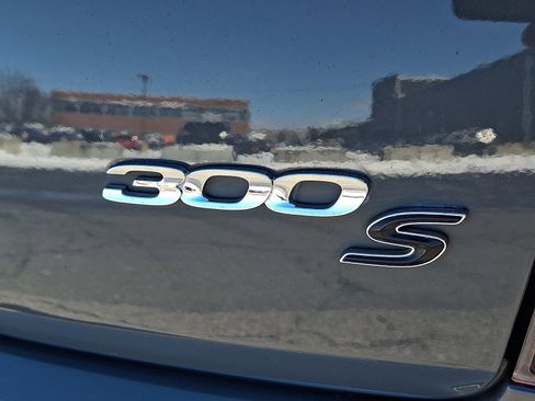 Used 2019 Chrysler 300 S image 30
