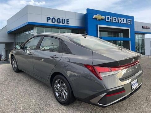 Used 2024 Hyundai Elantra SEL image 3