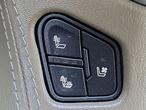 Used 2020 GMC Yukon SLT w/ Premium Edition image 19