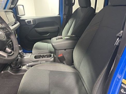 New 2025 Jeep Gladiator Sport image 8