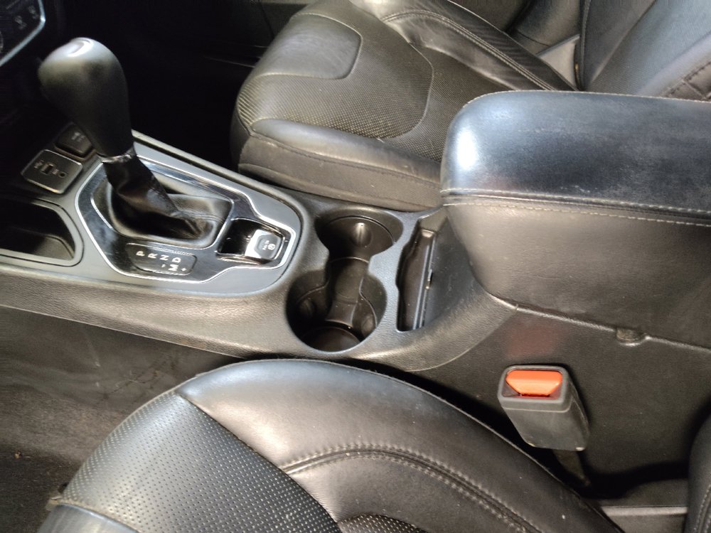 Used 2019 Jeep Cherokee Limited FWD image 26