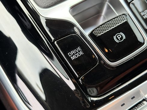 Used 2024 Kia Carnival SX image 38