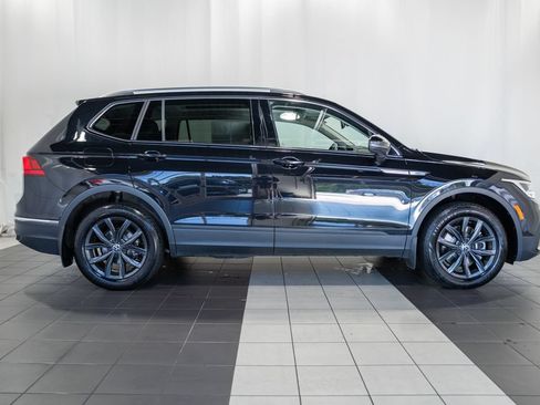 Used 2024 Volkswagen Tiguan SE AWD/4WD image 3