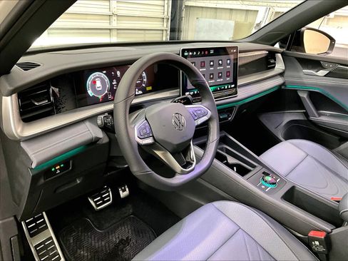 New 2026 Volkswagen Tiguan SE R-Line AWD/4WD image 6