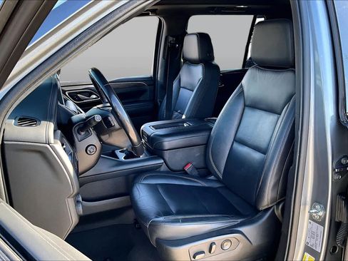 Used 2021 Chevrolet Tahoe Z71 w/ Luxury Package AWD/4WD image 8