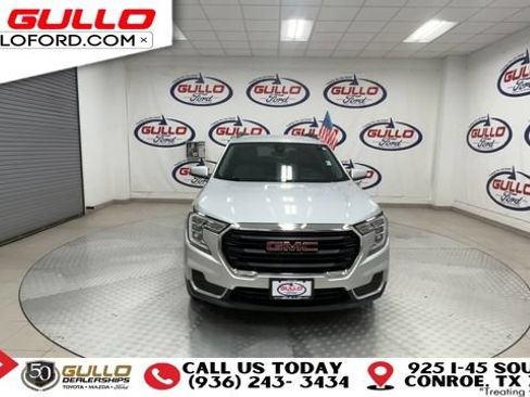 Used 2022 GMC Terrain SLE w/ Driver Convenience Package FWD image 3