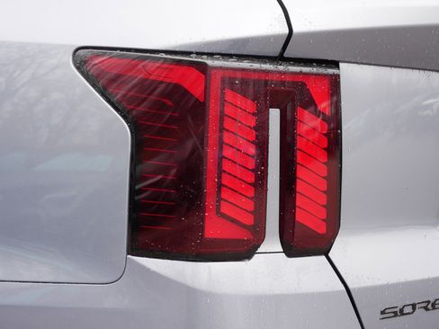 Certified 2025 Kia Sorento SX image 17