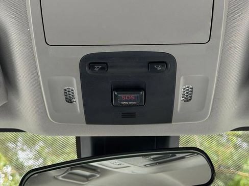 Used 2019 Toyota Camry SE w/ Carpet Mat Package FWD image 17