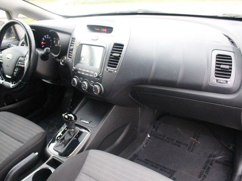 Used 2017 Kia Forte S w/ S Technology Package image 38