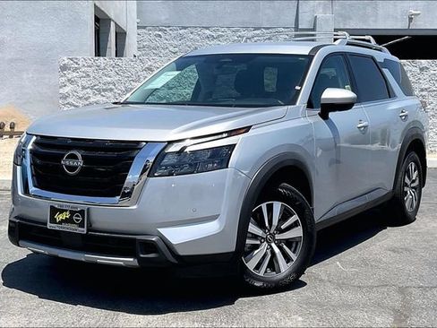 Used 2025 Nissan Pathfinder SL w/ Lighting Package (N92) AWD/4WD image 1
