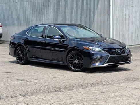 Used 2022 Toyota Camry XSE FWD image 11