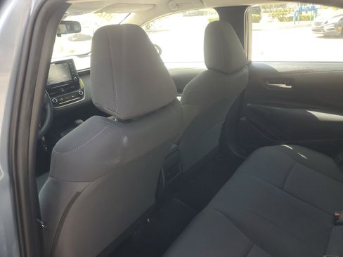 Used 2021 Toyota Corolla LE image 12