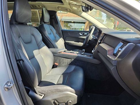 Certified 2023 Volvo XC60 B5 Plus w/ Protection Package Premier AWD/4WD image 11