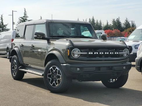 New 2025 Ford Bronco Outer Banks image 1