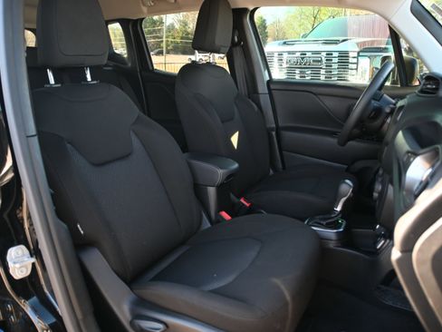 Used 2023 Jeep Renegade Latitude image 17