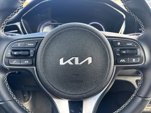 Used 2022 Kia Niro EX image 24