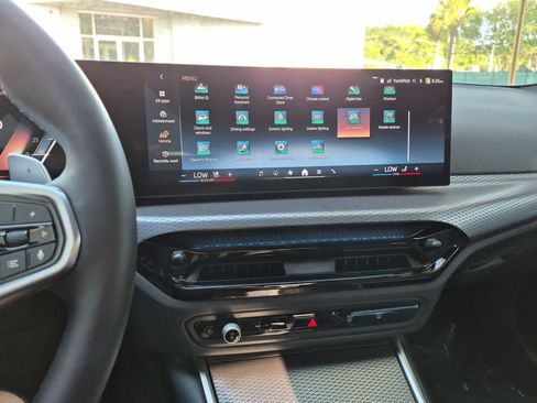 Used 2025 BMW 330i Sedan w/ M Sport Package RWD image 28