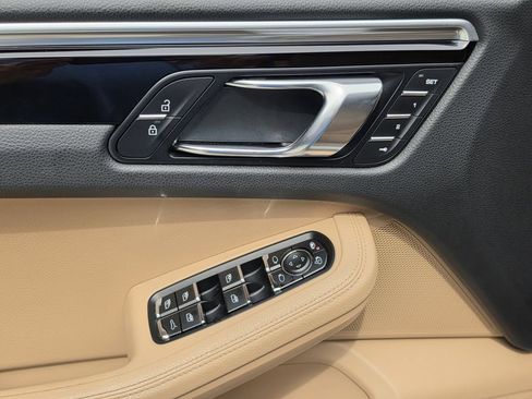 Certified 2020 Porsche Macan w/ Premium Package Plus AWD/4WD image 14