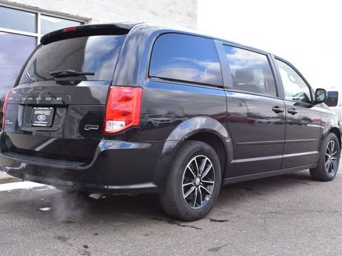 Used 2017 Dodge Grand Caravan SXT w/ Driver Convenience Group image 8