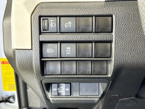 Used 2024 Toyota Tacoma TRD Off-Road AWD/4WD image 10